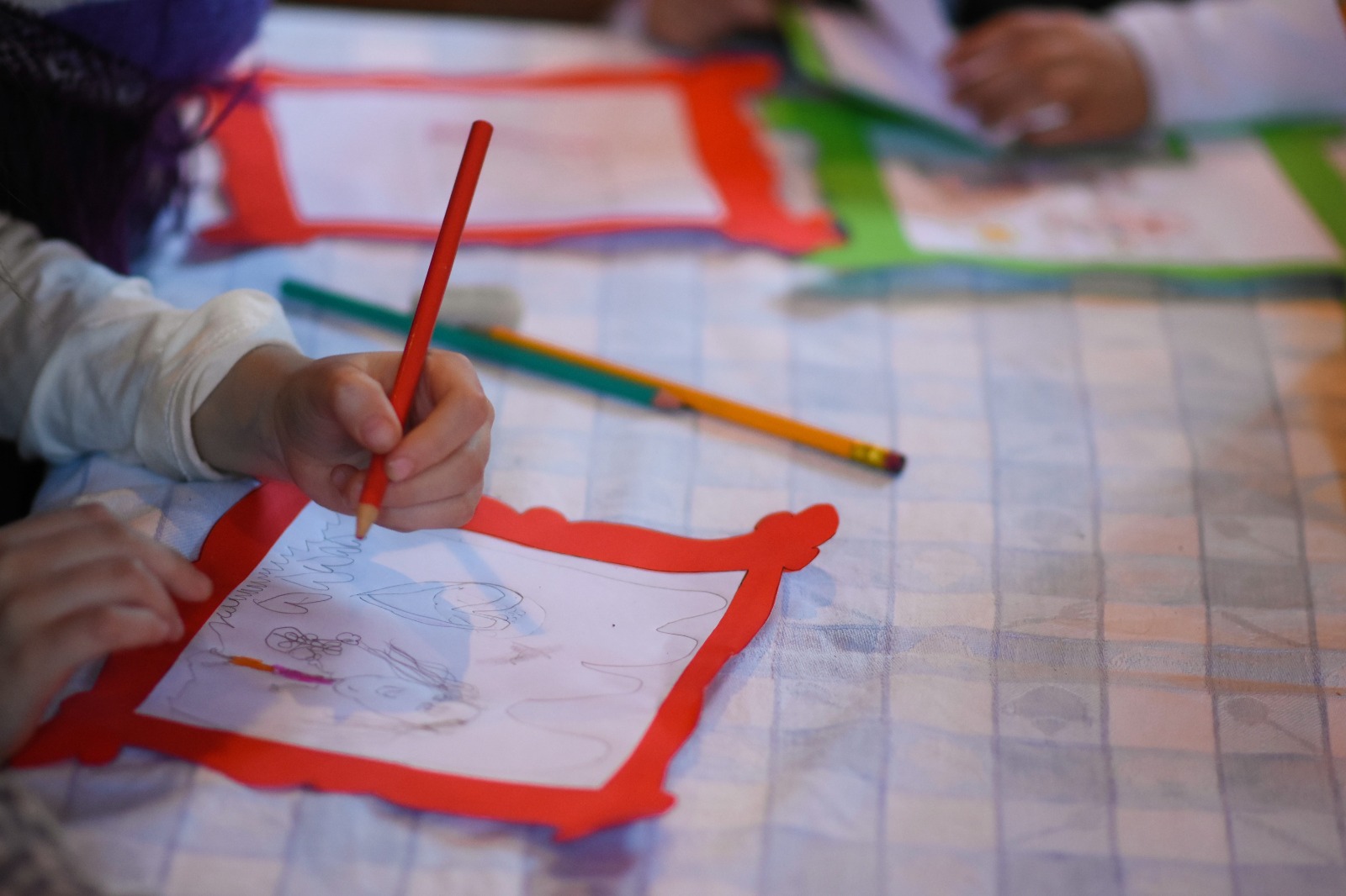 Taller creativo con niñas y niños